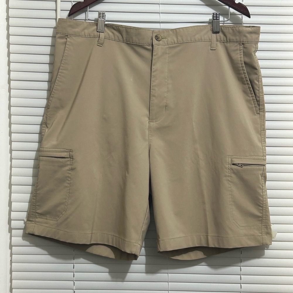 Chaps Shorts Golf Mens Khaki
Stretch Zip Pockets Flat Front
Cargo Sz 40